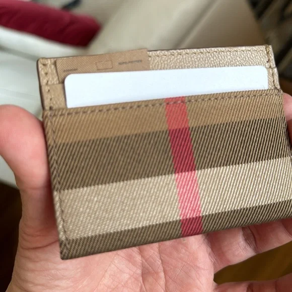 BURBERRY Card Holder! NEW CONDITION with tags and dust bag! - Picture 8 of 11
